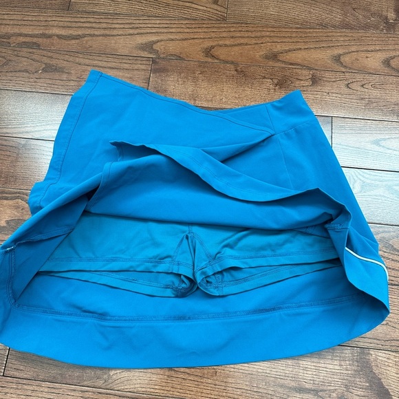 Oakley Golf Skort with built in shorts and high rise - Picture 6 of 8